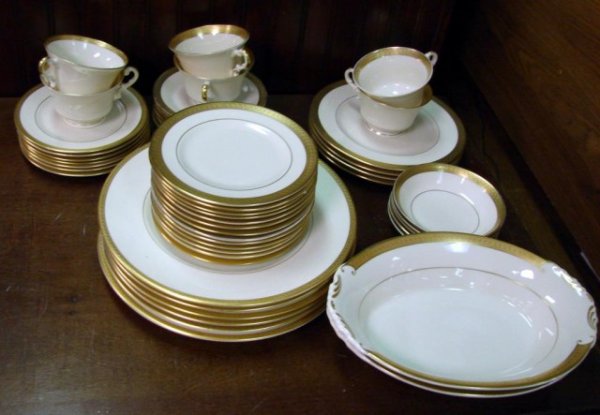 Set of 4 Old Ivory Syracuse China Bracelet Design Saucers
